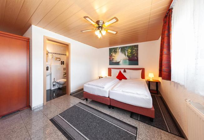 Hotel Avalon Landstuhl Bagian luar foto